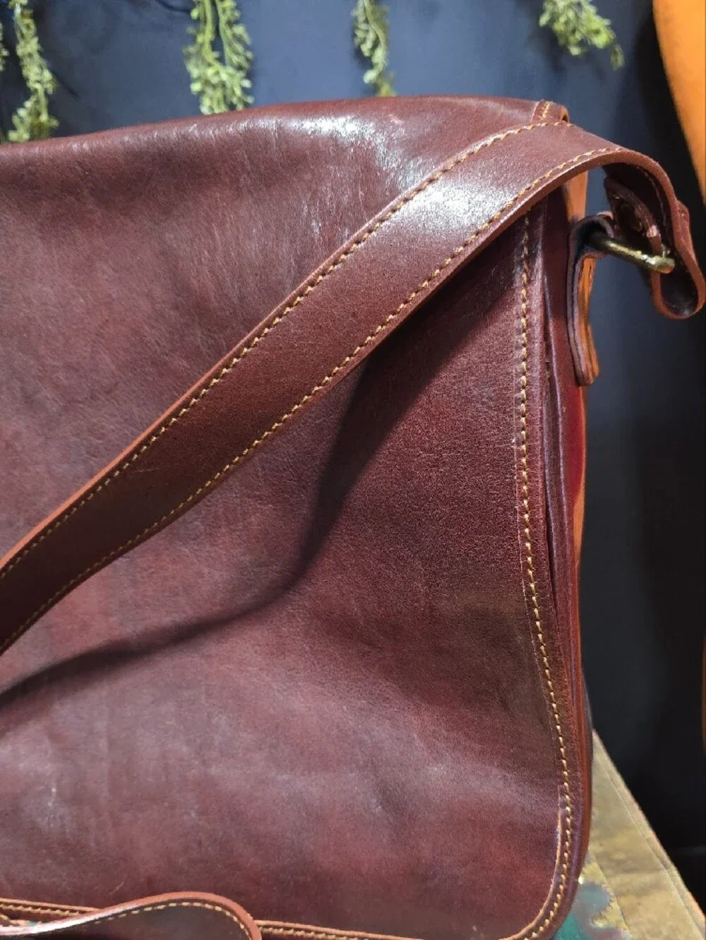 Men's Italian Brown Leather Messenger Bag - Classic Carryall
